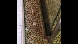Водопад по стеклу