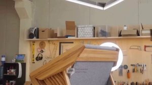 Столяр Вячеслав Гордин сделал футуристическое кресло по эскизу, который создала нейросеть.