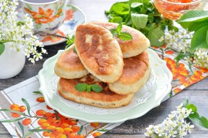 КАК ПРИГОТОВИТЬ ЖАРЕНЫЕ В МАСЛЕ ПИРОЖКИ