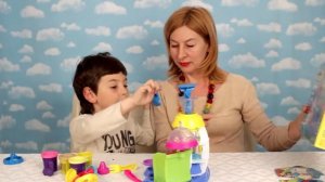 Распаковка набора PLAY-DOH Sweet shoppe. Пирожные из пластилина.