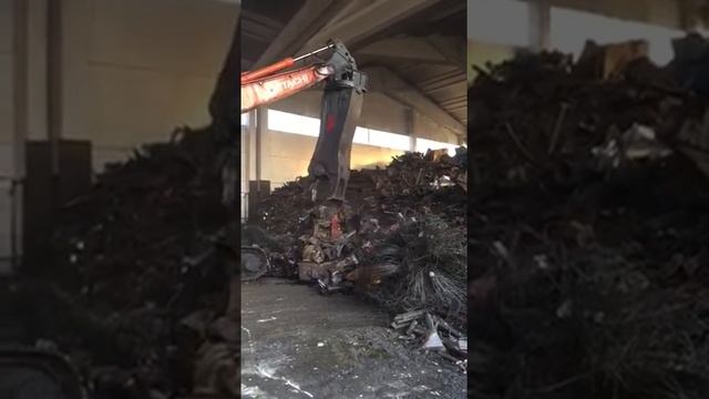 Навесные гидравлические ножницы VTN(Italy) для резки металлолома смотреть онлайн