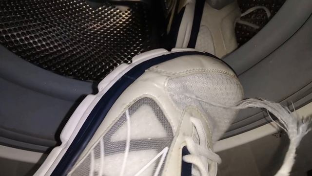 СТИРКА КРОССОВОК В СТИРАЛЬНОЙ МАШИНЕ С ТАБЛЕТКОЙ для ПОСУДОМОЕЧНЫХ МАШИН// РЕЗУЛЬТАТ и неожиданност смотреть онлайн