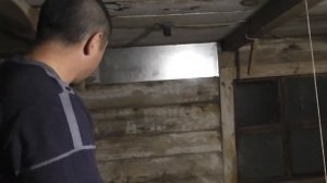 Теплая подстилка в курятнике.