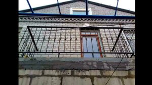 Недорогие кованые перила для балкона в частном доме (самые простые)