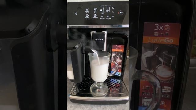 готовим капучино в кофемашине PHILIPS 3200 смотреть онлайн