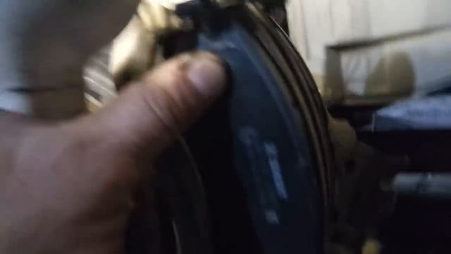 Ниссан Кашкай 2.0 ,замена тормозных колодок ставлю усиленные передние. смотреть онлайн