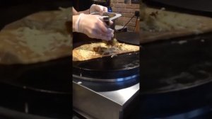 Вот это блины! Блины с сыром и жареной картошкой, приготовленные на большой блиннице. Очень вкусно!