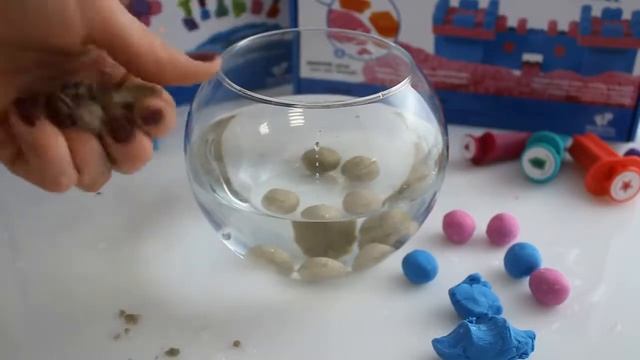 Что будет, если намочить кинетический песок и нанопесок для лепки Mad Mattr смотреть онлайн