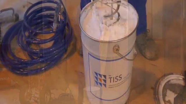 Перемешивание покрытия TISS Universal с помощью дрели смотреть онлайн