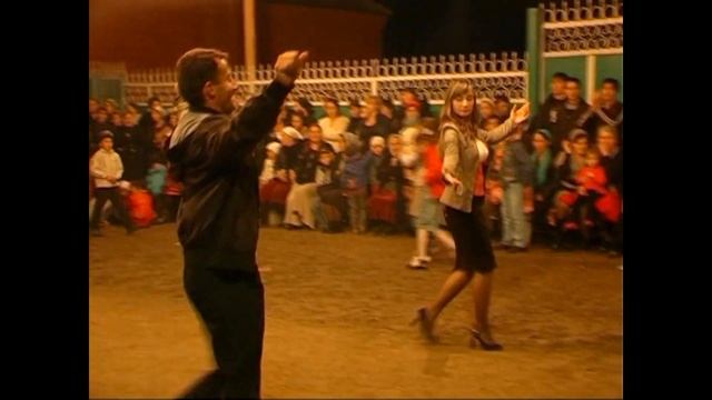 Красивая чеченская свадьба. Ловзар. Красивые девушки танцуют на свадьбе. смотреть онлайн