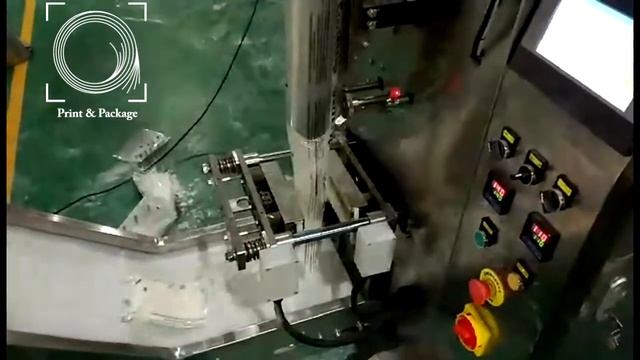 Фасовка муки, сухого молока по 500 г на вертикальной упаковочной машине 160С с шнековым дозатором смотреть онлайн