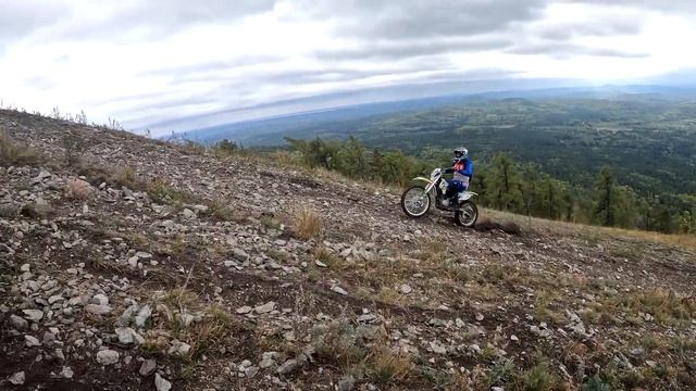Золотая осень Эндуро на горе Сугомак Кыштым Заехали на хардовую трассу и слегка ох/ели ? смотреть онлайн