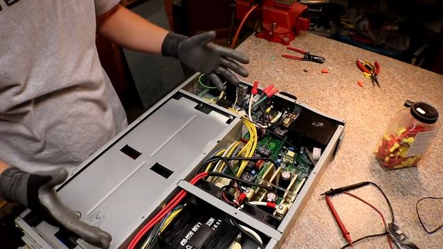 Diy Tesla Powerwall ep45 Looking at a 48v APC UPS for an Inverter смотреть онлайн