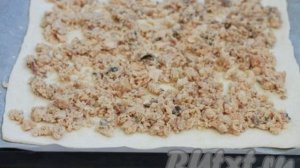 Простой и быстрый пирог с рыбными консервами