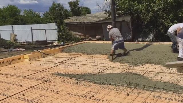 Полы по грунту. Заливка чернового пола бетононасосом. Concrete pouring of the floor.