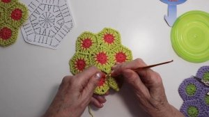 Шестиугольный мотив. Соединение мотивов крючком.