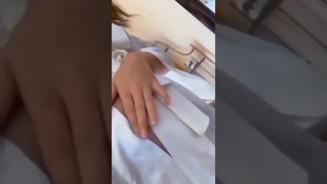 Красивая девушка в халате на голое тело смотреть онлайн