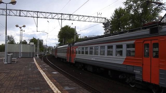 Москва. Электричка ЭД4М-0177 на платформе «Сортировочная». 15 мая 2022