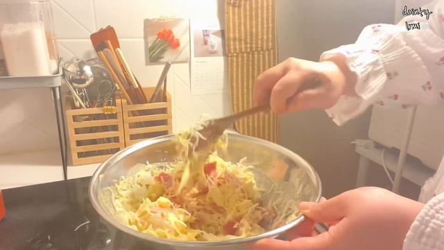 Eng | 자취 브이로그 |??♀️#30 | 아파도 혼자 잘챙겨먹는 자취일상? | 단호박계란샌드위치, 오코노미야끼와 빨간어묵, 뿌링클 뿌시기,바다뷰 미니풀장과 함께한 가족여행