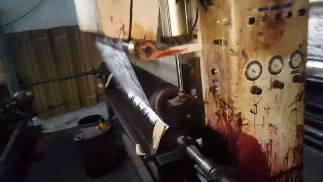 Нанесение краски на бумагу при помощи гравированных валов смотреть онлайн