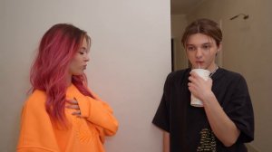 ТИКТОКЕР УСТРОИЛ СВАЛКУ В КОМНАТЕ?! ВЫГНАЛИ НА УЛИЦУ!