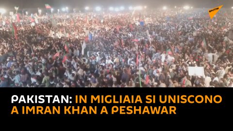 Pakistan: in migliaia si uniscono a Imran Khan a Peshawar dopo le dimissioni