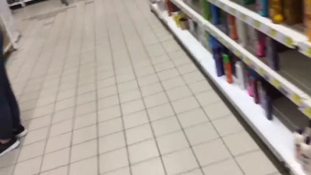 Пробежались по Ашану в Симферополе смотреть онлайн