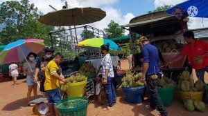 ราคาทุเรียน ตลาดเขาดิน วันนี้แนะนำสามร้านพร้อมเบอร์โทรในคลิปค่ะ