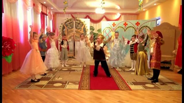 _Танец Принцессы и Принца во дворце_.Театр в детском саду..mp4