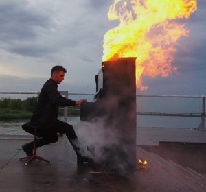 Танго смерти на горящем пианино