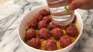 Овощной рис с мясными фрикадельками в духовке. Vegetable rice with meatballs in the oven.