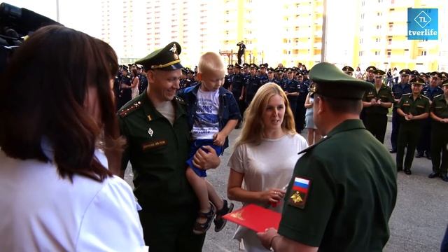 В Твери военным летчикам вручили ключи от новых квартир смотреть онлайн