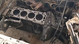 Разборка Опель Кадет Е универсал, снимаю стойки, вакуумник и проводку с автомобиля.