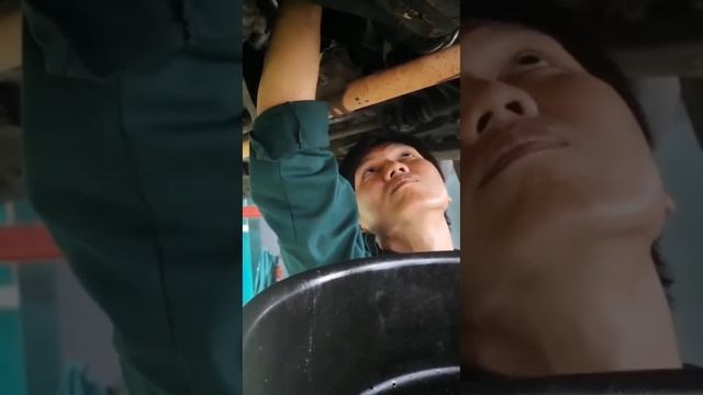 How to perform an oil change on nissan sunny
