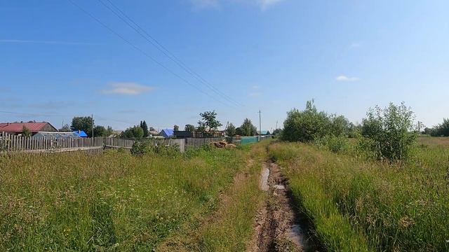 4K travel through the village to the big river.穿過村莊到大河 Viaja por el pueblo/ Архангельск