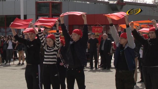 Молодежь – за мир смотреть онлайн