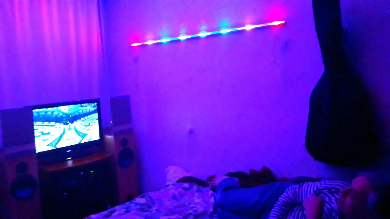 Рифкат слушает музыку под светомузыку смотреть онлайн