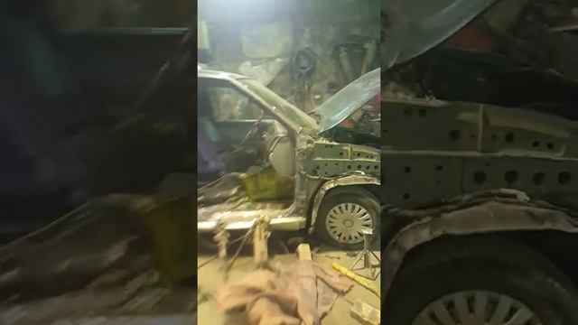 Боковой удар авто. Вытянуть порог,стойку. смотреть онлайн