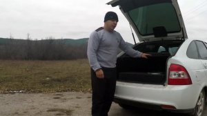 Видео-дневник Лада Приора 2. Запись 2. Проклейка стоек, установка акустической полки