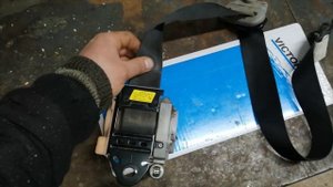 Mitsubishi Lancer 9. Стирка водительского ремня безопасности.