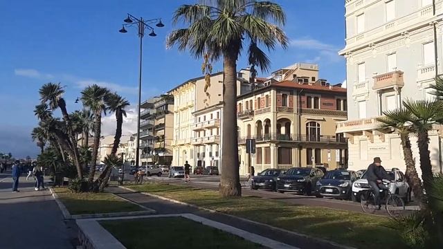 Viareggio. Lungomare! Виареджио. Набережная 10 ноября. Солнечный денёк