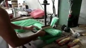 Изготовление метел из пластиковых бутылок