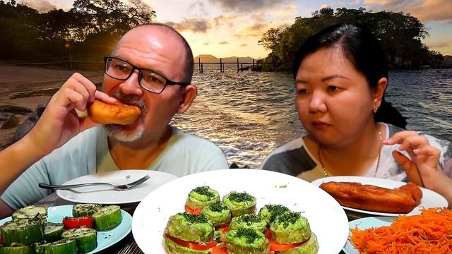 МУКБАНГ Пирожки и Закуска из Кабачков.?/ Какой ресторан нам запомнился?!?/ MUKBANG zucchini, pies.