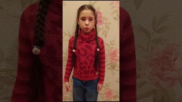 Ариана Камынина читает стихотворение Е. Благининой «Посидим в тишине» смотреть онлайн