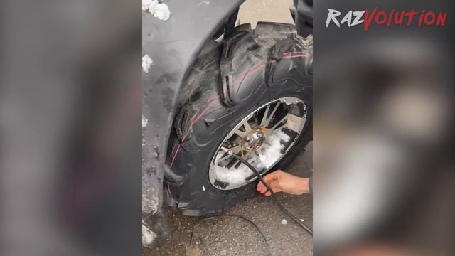 210 км по снегу, мега душевная покатушка, почти утопили Гризли! Покатушки на квадроциклах смотреть онлайн