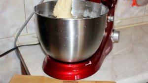 Дрожжевое тесто в планетарном миксере