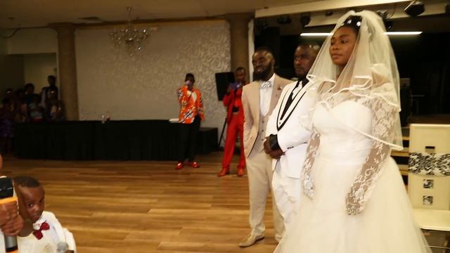 adorable Flower Girls Performs you raise me up" to their parents wedding смотреть онлайн