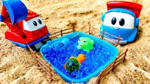 Грузовичок Лева и бассейн в песочнице! Игры для детей и развивающие видео для самых маленьких