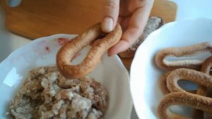 ФАРШИРОВАННЫЕ СУШКИ. БУБЛИКИ С МЯСНЫМ ФАРШЕМ НА СКОВОРОДЕ