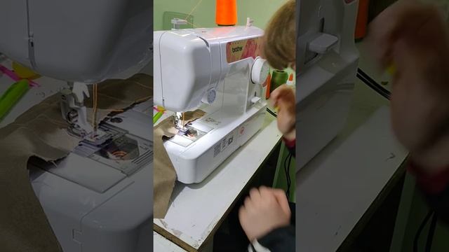 Учимся сидеть и шить за швейную машину